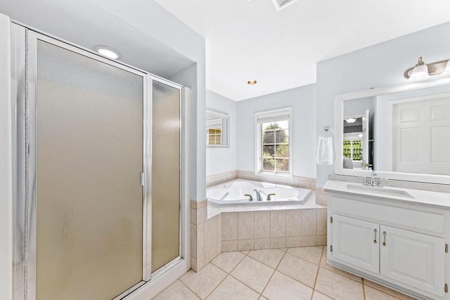 N29W26152 Coachman DRIVE, Pewaukee, WI 53072