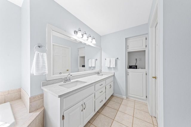 N29W26152 Coachman DRIVE, Pewaukee, WI 53072
