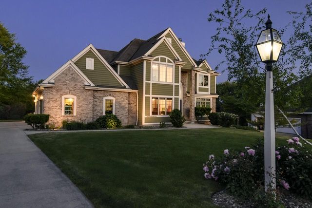 N29W26152 Coachman DRIVE, Pewaukee, WI 53072
