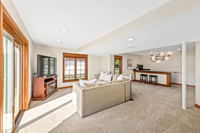 N29W26152 Coachman DRIVE, Pewaukee, WI 53072