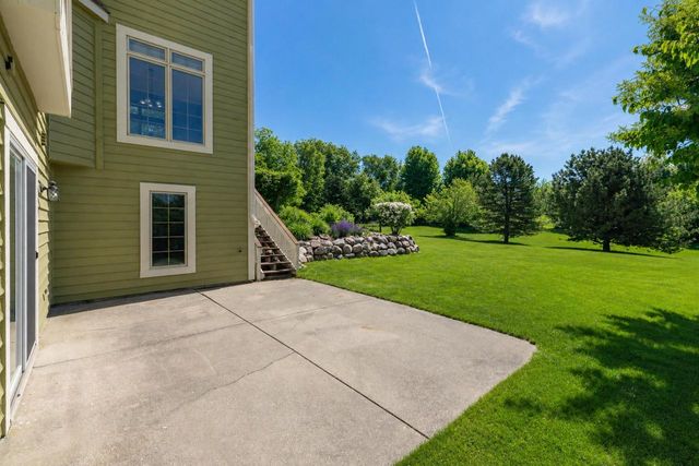N29W26152 Coachman DRIVE, Pewaukee, WI 53072