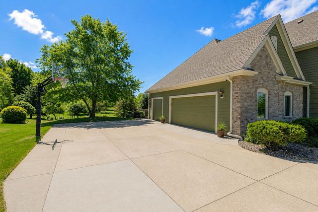 N29W26152 Coachman DRIVE, Pewaukee, WI 53072