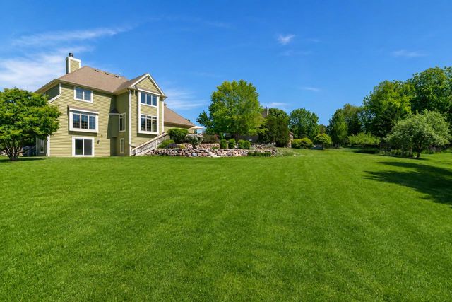 N29W26152 Coachman DRIVE, Pewaukee, WI 53072