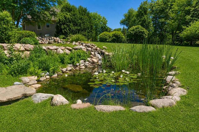N29W26152 Coachman DRIVE, Pewaukee, WI 53072