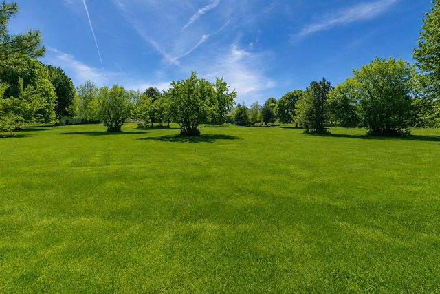 N29W26152 Coachman DRIVE, Pewaukee, WI 53072