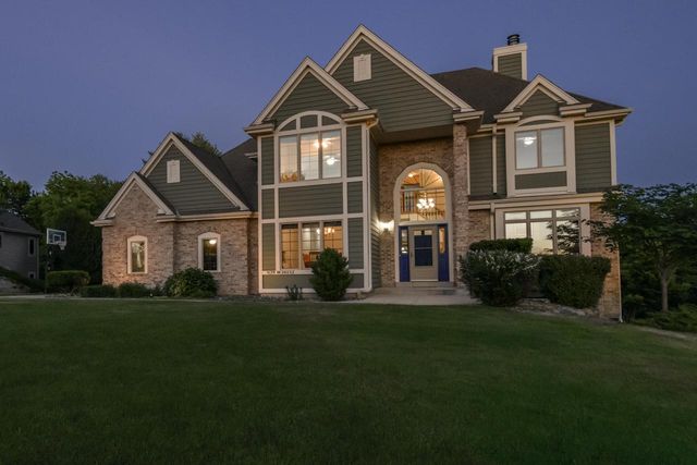 N29W26152 Coachman DRIVE, Pewaukee, WI 53072