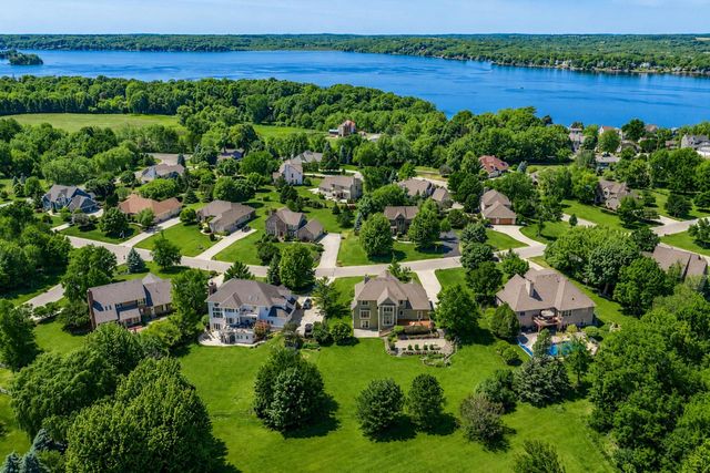 N29W26152 Coachman DRIVE, Pewaukee, WI 53072