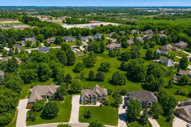 N29W26152 Coachman DRIVE, Pewaukee, WI 53072