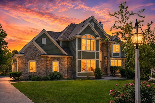 N29W26152 Coachman DRIVE, Pewaukee, WI 53072