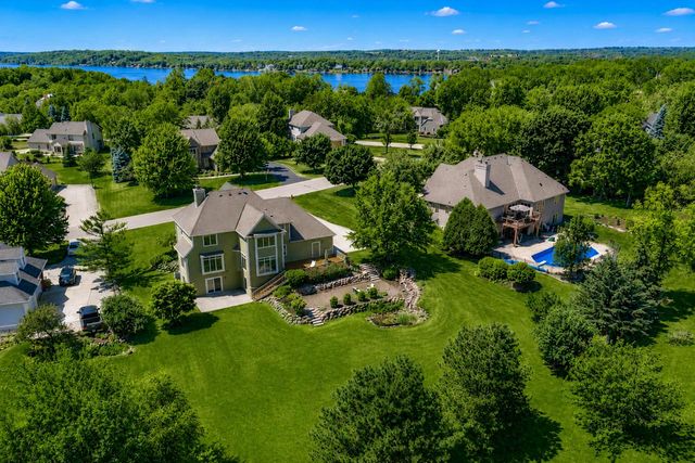 N29W26152 Coachman DRIVE, Pewaukee, WI 53072