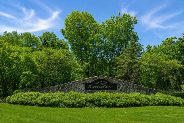 N29W26152 Coachman DRIVE, Pewaukee, WI 53072