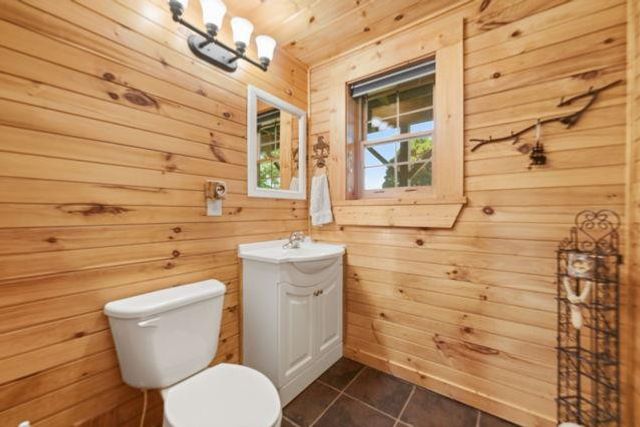 1440 Valley View Heights Lane, Andrews, NC 28901