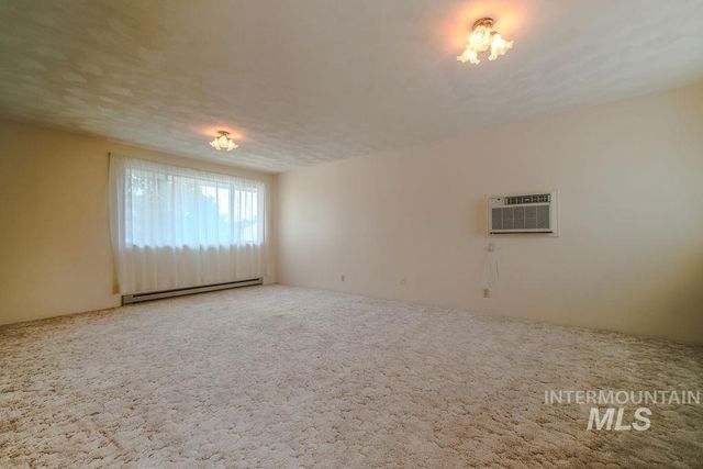 421 E Avenue E, Jerome, ID 83338