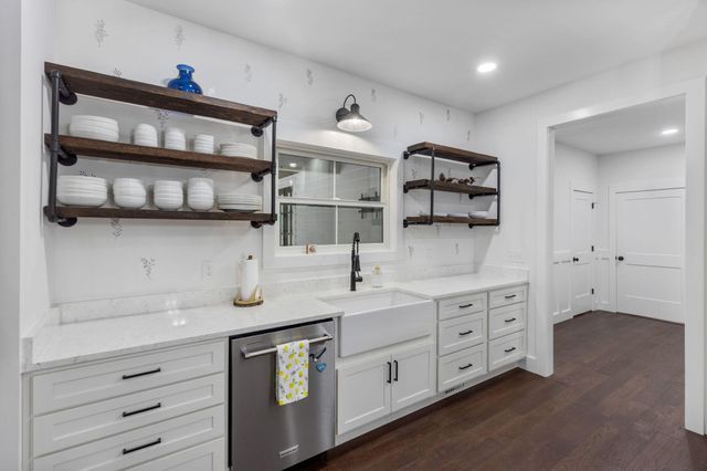 1618 Van Davis Road, NW, Charleston, TN 37310