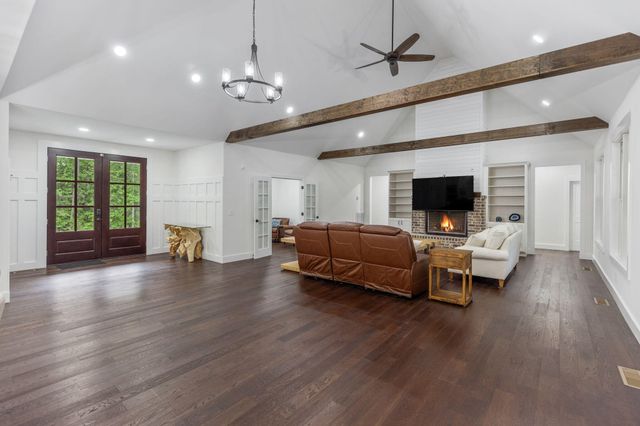1618 Van Davis Road, NW, Charleston, TN 37310