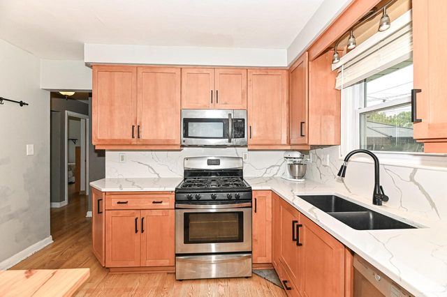 6300 W Cleveland AVENUE, Milwaukee, WI 53219