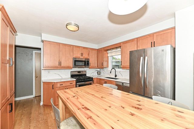 6300 W Cleveland AVENUE, Milwaukee, WI 53219