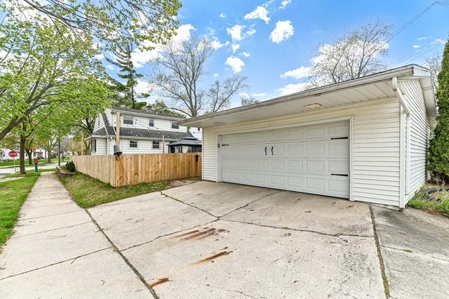 6300 W Cleveland AVENUE, Milwaukee, WI 53219