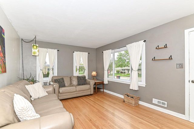 6300 W Cleveland AVENUE, Milwaukee, WI 53219