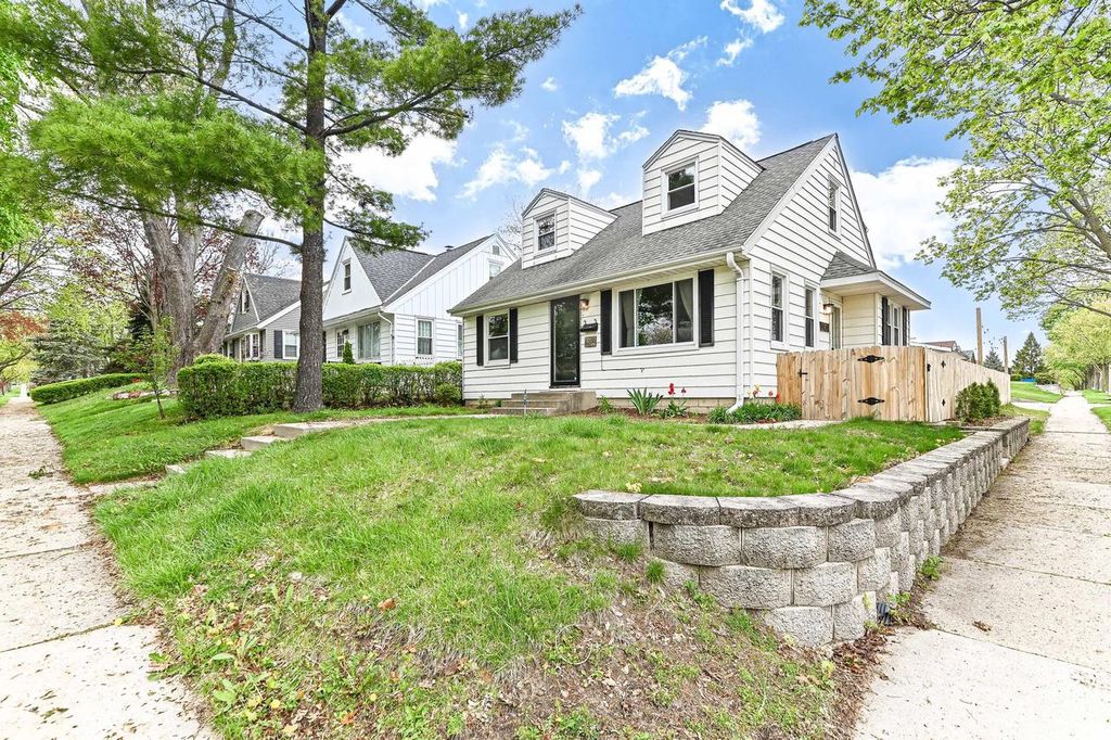 6300 W Cleveland AVENUE, Milwaukee, WI 53219