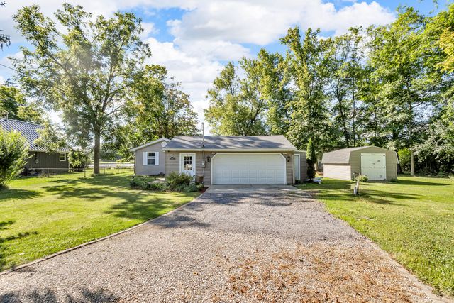 585 Norvell Beach Drive, Brooklyn, MI 49230