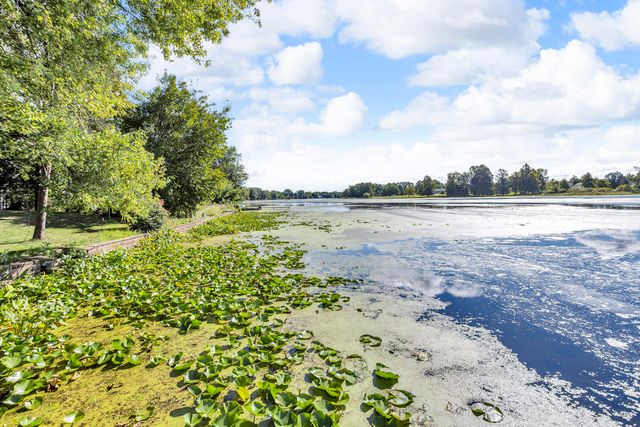 585 Norvell Beach Drive, Brooklyn, MI 49230