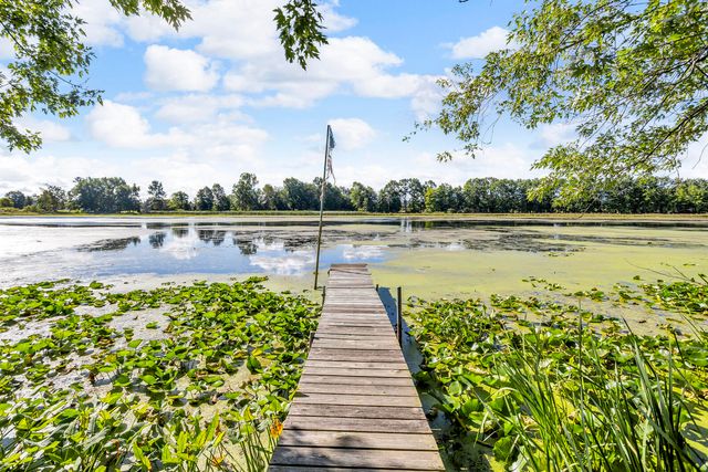 585 Norvell Beach Drive, Brooklyn, MI 49230