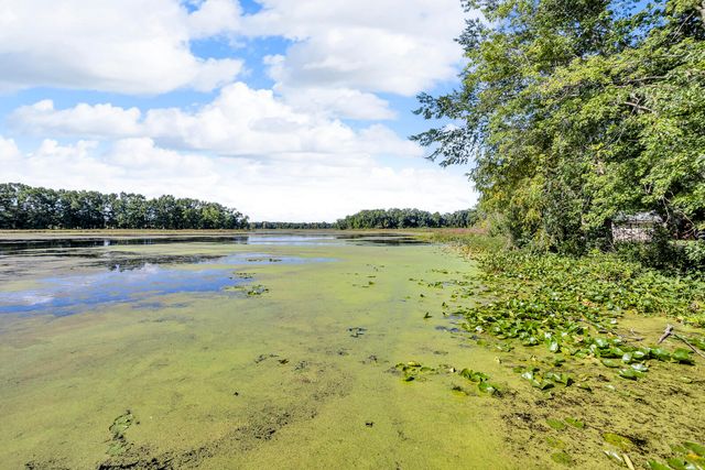 585 Norvell Beach Drive, Brooklyn, MI 49230