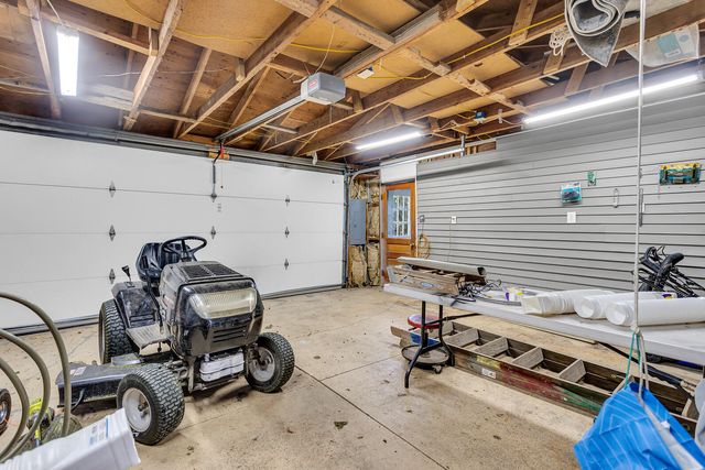 585 Norvell Beach Drive, Brooklyn, MI 49230