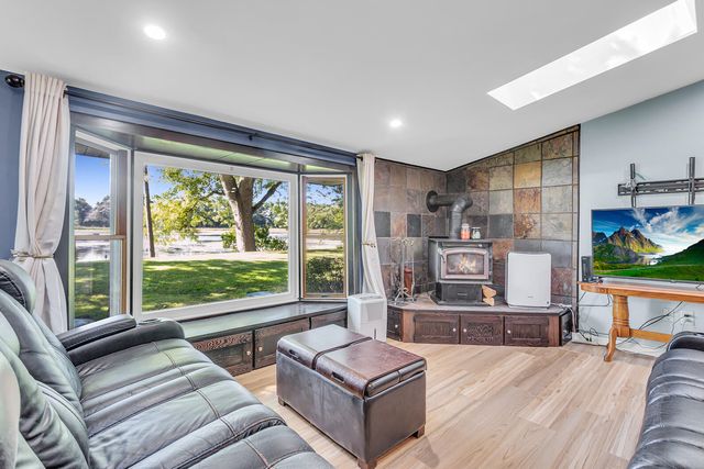 585 Norvell Beach Drive, Brooklyn, MI 49230