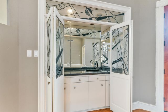 3 Hillside View Place, The Woodlands, TX 77381