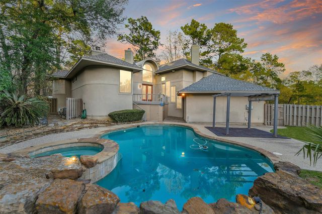 3 Hillside View Place, The Woodlands, TX 77381