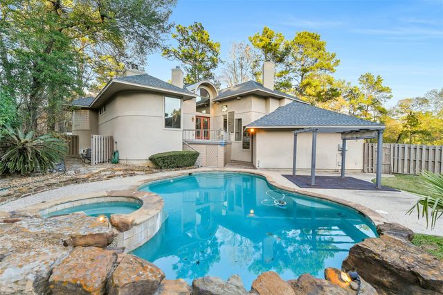 3 Hillside View Place, The Woodlands, TX 77381