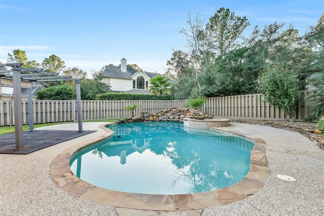 3 Hillside View Place, The Woodlands, TX 77381