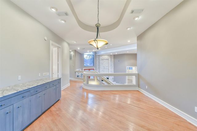 3 Hillside View Place, The Woodlands, TX 77381