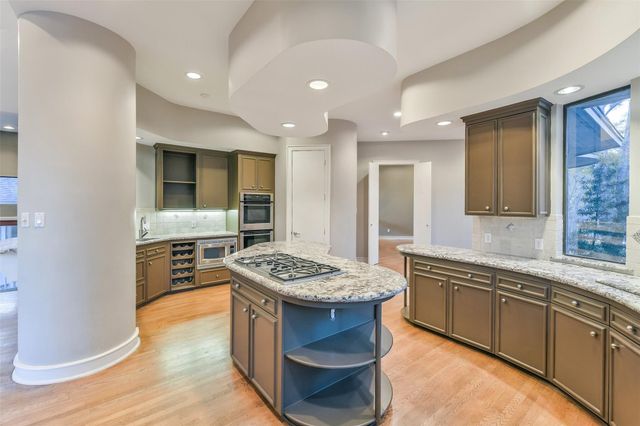 3 Hillside View Place, The Woodlands, TX 77381