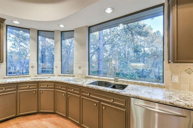 3 Hillside View Place, The Woodlands, TX 77381