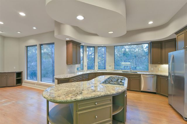 3 Hillside View Place, The Woodlands, TX 77381