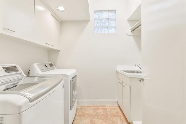 3 Hillside View Place, The Woodlands, TX 77381