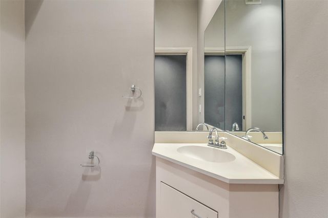 3 Hillside View Place, The Woodlands, TX 77381