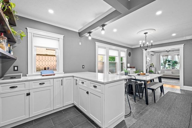 427-429 S Huntington Ave 1, Boston, MA 02130