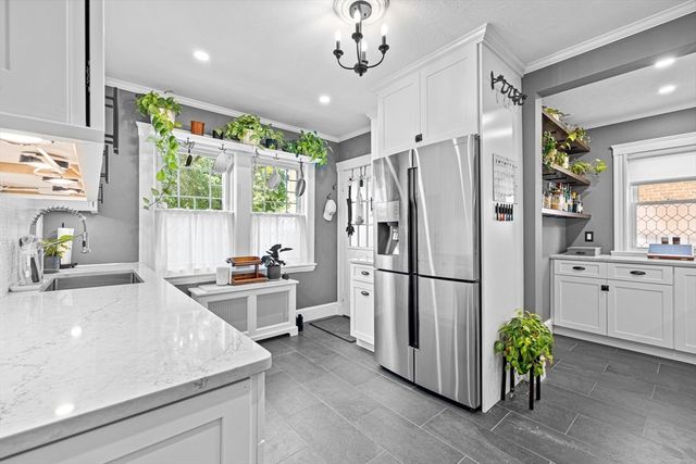 427-429 S Huntington Ave 1, Boston, MA 02130