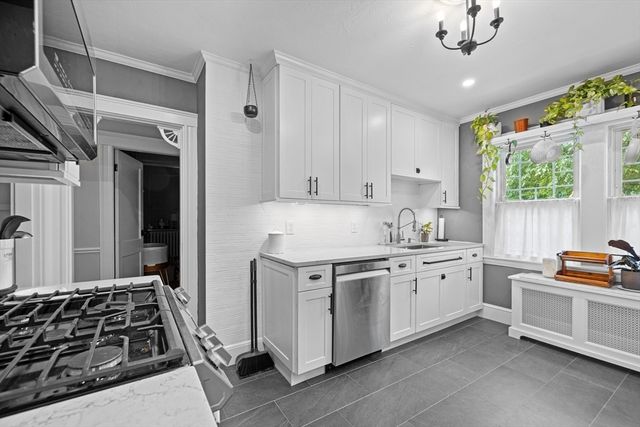 427-429 S Huntington Ave 1, Boston, MA 02130