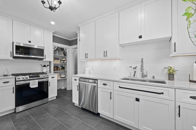 427-429 S Huntington Ave 1, Boston, MA 02130