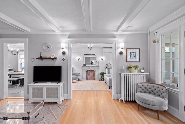 427-429 S Huntington Ave 1, Boston, MA 02130