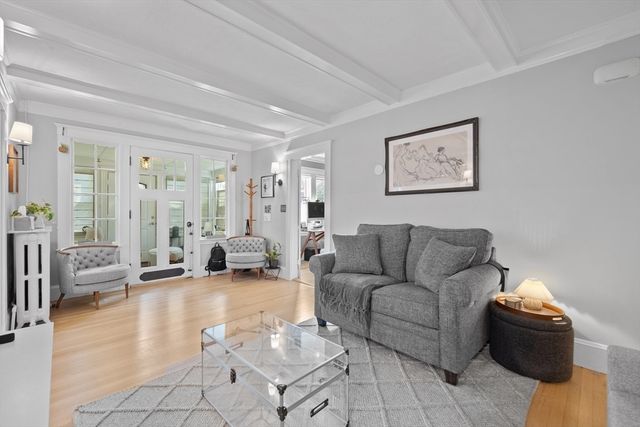 427-429 S Huntington Ave 1, Boston, MA 02130