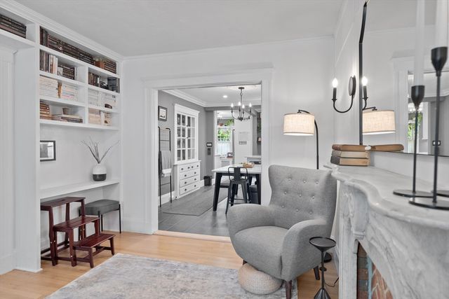 427-429 S Huntington Ave 1, Boston, MA 02130