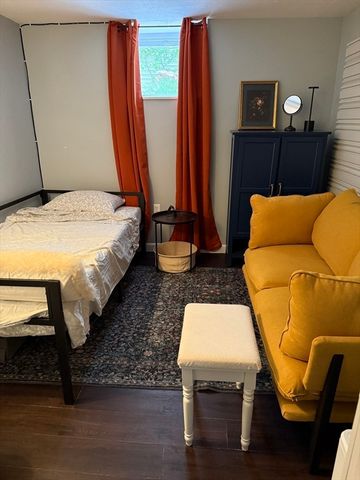 427-429 S Huntington Ave 1, Boston, MA 02130