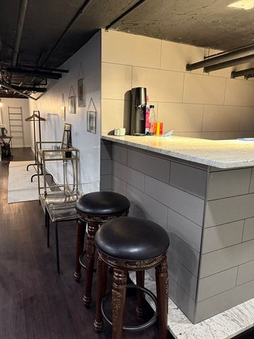 427-429 S Huntington Ave 1, Boston, MA 02130
