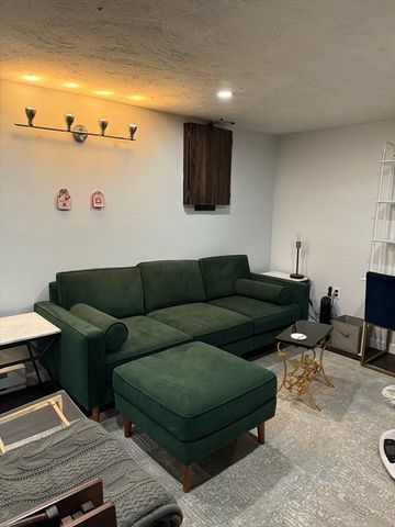 427-429 S Huntington Ave 1, Boston, MA 02130